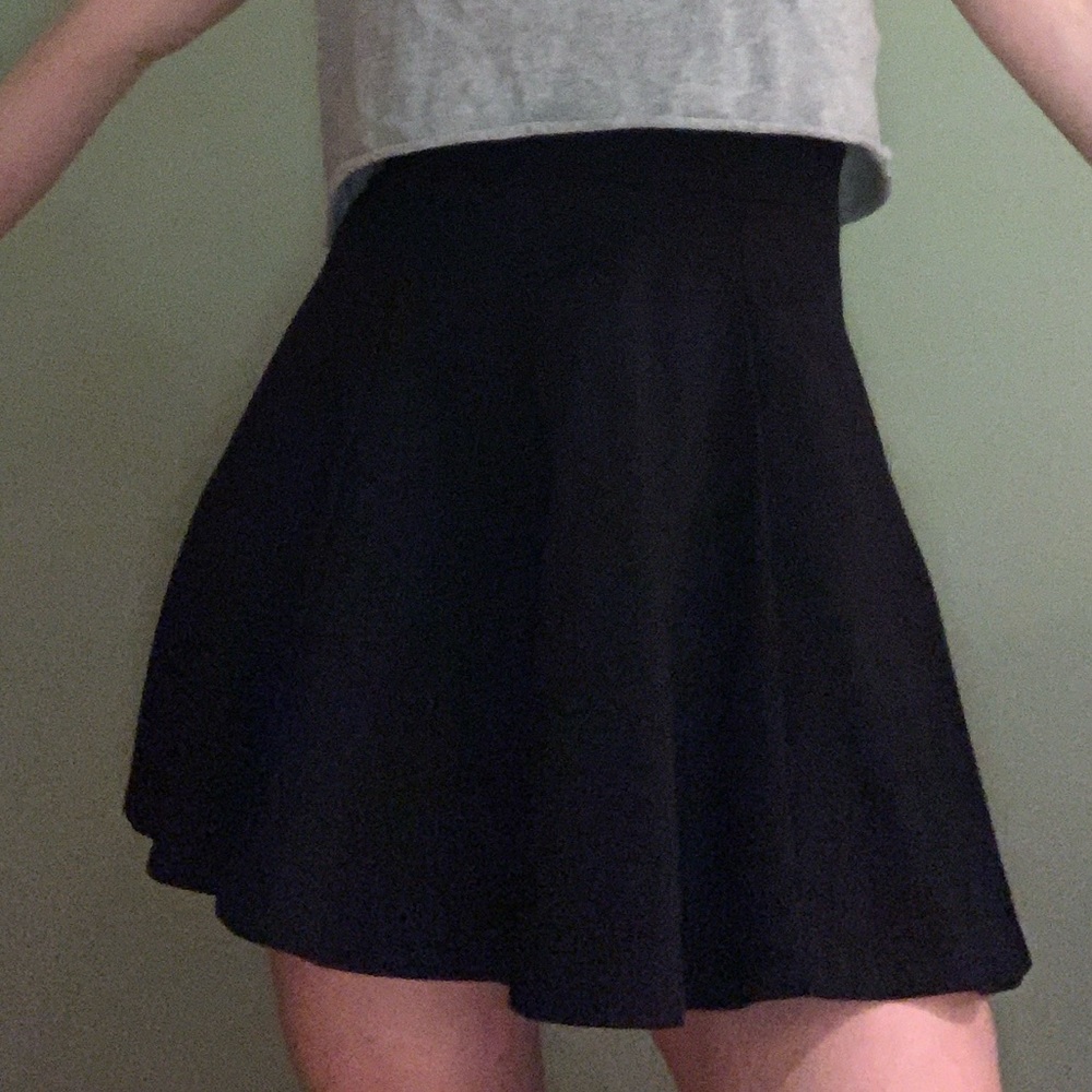 3/25$💓 H&M Flare Navy Skirt